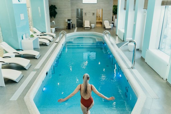 Décrypter le bruit de sa pompe de piscine : que signifient ces sons étranges ?